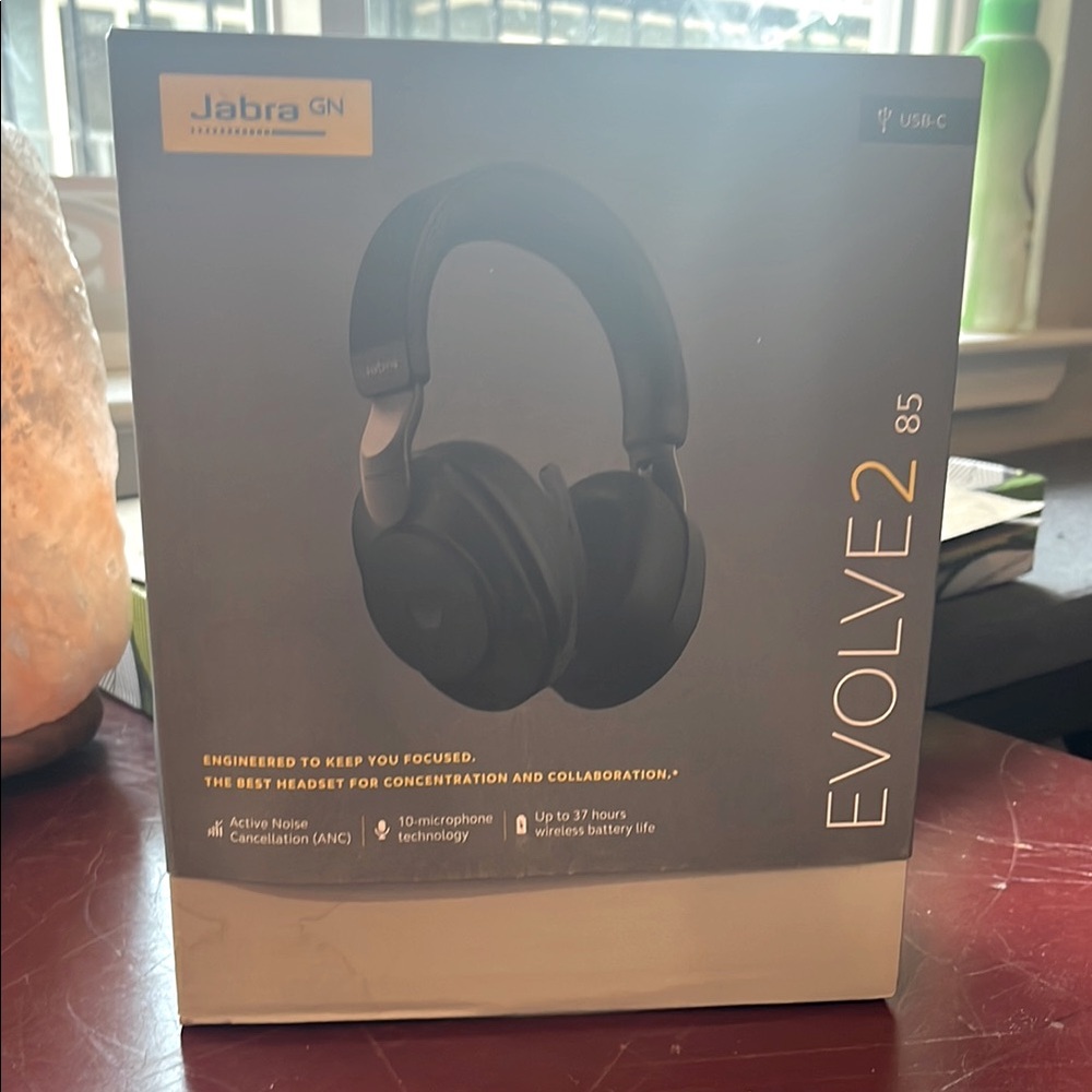 Jabra Evolve2 85 Wireless Headset – Noise Cancelling – USB-C Bluetooth Adapter